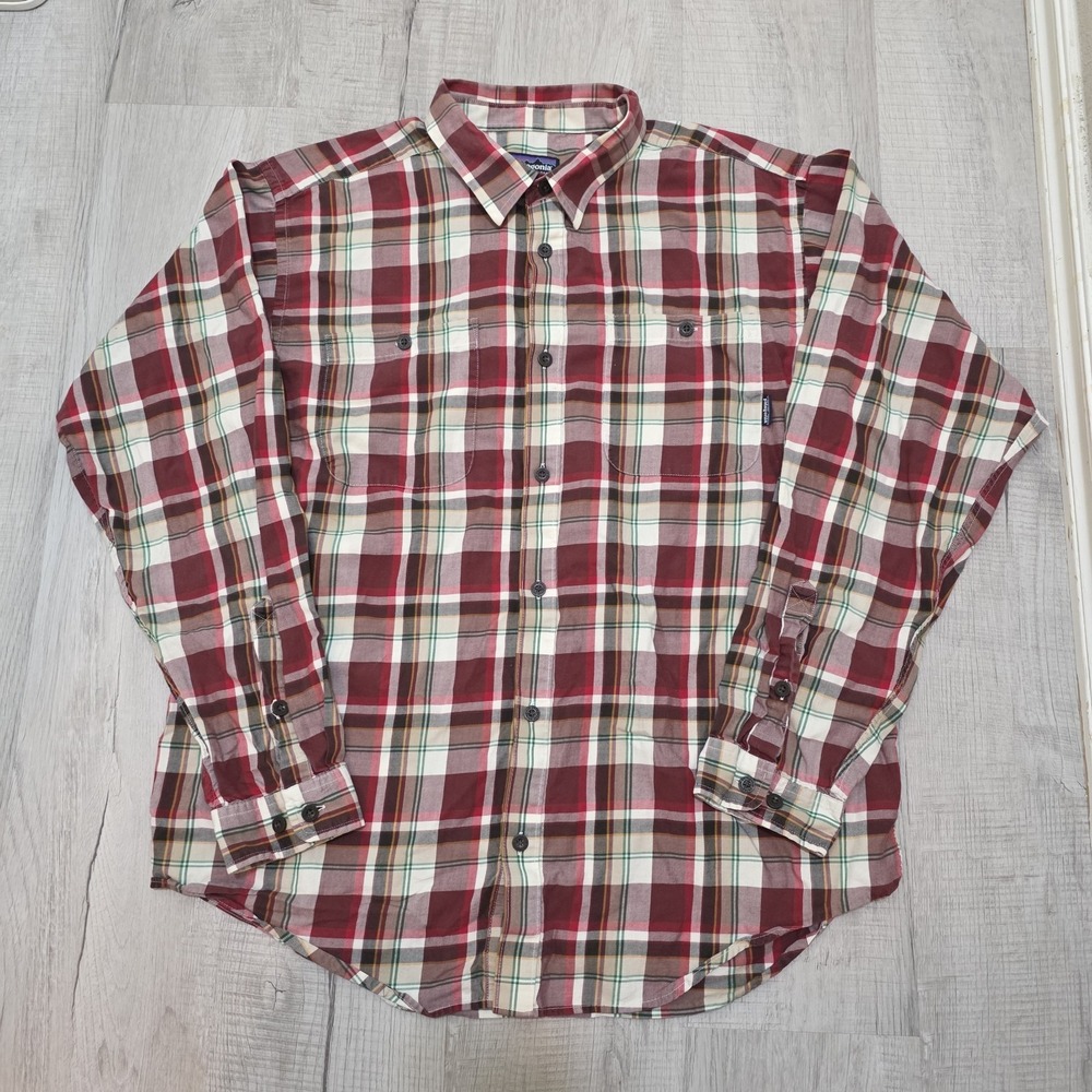 Patagonia Men's Large Organic Cotton Plaid Long Sleeve Button Up‎ Shirt Burgundy